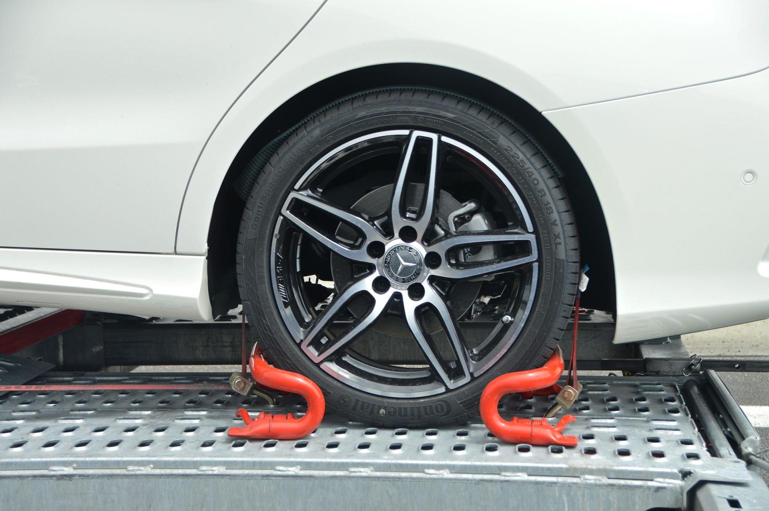 Towing vs. Roadside Assistance: What’s the Difference?
